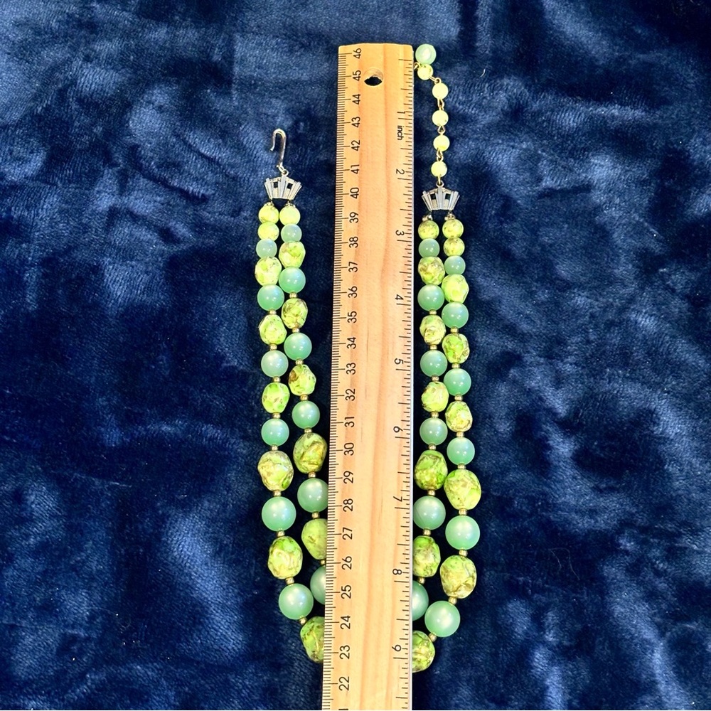 Vintage Green Moon Glow Speckled Beaded Necklace Double Strand Collar Statement - Picture 11 of 11